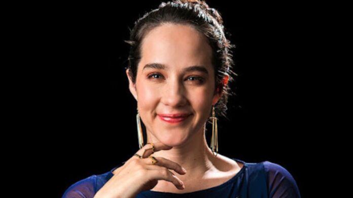 Con casi tres décadas de carrera, Ximena Sariñana reafirma que su obra no es el producto de algoritmos, sino de experiencias genuinas y búsquedas continuas de identidad.