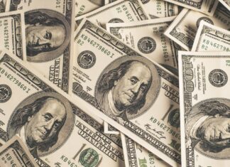 Migrantes en EU recibirían hasta 3 mil dólares por autodeportarse