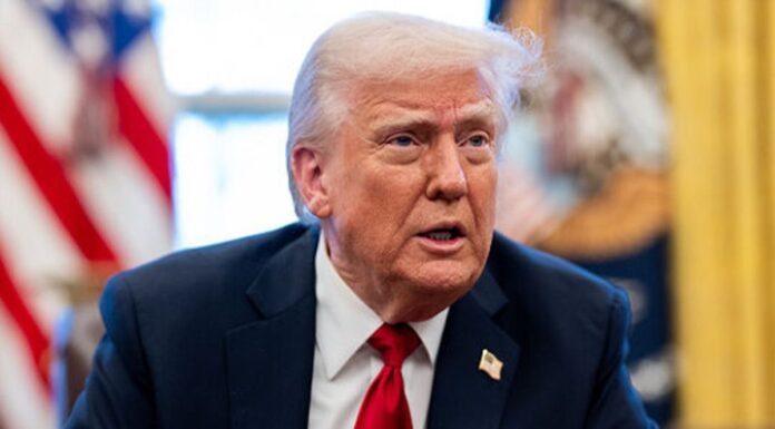 Trump amenaza a China con más aranceles por tierras raras