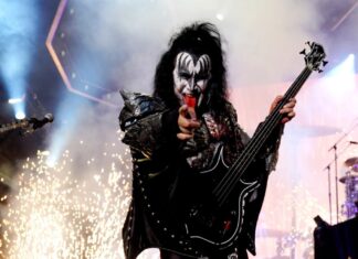 Gene Simmons de KISS sufre accidente tras desmayarse al volante