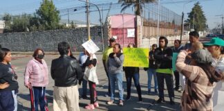 Bloquean bulevar Margaritas; exigen arreglar la escuela Justo Sierra