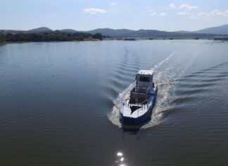 Usan 12 toneladas de lirio acuático del lago de Valsequillo para adoquines