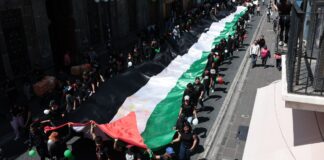 Estudiantes marchan en Puebla para exigir ruptura de relaciones con Israel