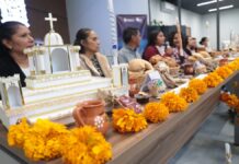 Tochimilco muestra tradición de altares de Día de Muertos en el Congreso