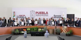 Mezcal elaborado por poblanas es premiado en concurso internacional