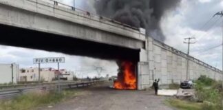 Queman camioneta en protesta sindical sobre la Puebla–Tlaxcala