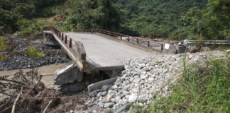 Rehabilitarán puente afectado por lluvias que comunica a Zihuateutla y Tlaola