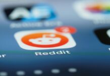Reddit demanda a empresas de IA por extraer datos de usuarios