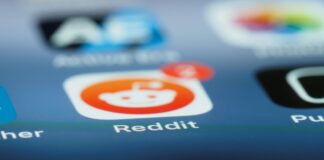 Reddit demanda a empresas de IA por extraer datos de usuarios