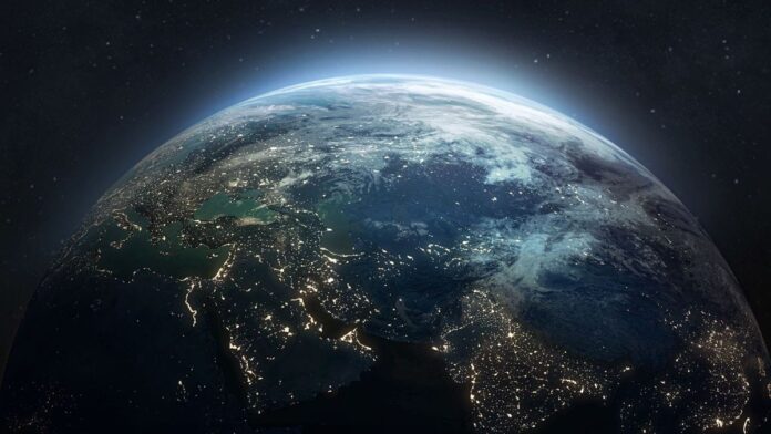 El oscurecimiento es más pronunciado en el hemisferio norte, donde se observa una asimetría creciente en el balance radiativo entre ambos hemisferios.