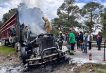 Tráiler queda calcinado en carretera El Seco-Acatzingo