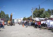 Omar Muñoz inicia pavimentación con concreto asfáltico en VW 2