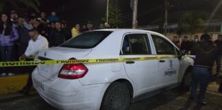 Pobladores de Yaonáhuac toman la presidencia municipal tras informe del alcalde