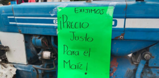 Agricultores bloquean caseta de peaje en Tehuacán; exigen apoyo al campo