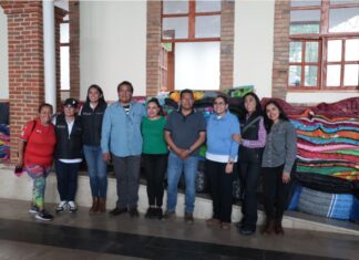 Diputados entregan artículos de primera necesidad a damnificados