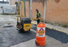Avanza bacheo en vialidades del norte en Puebla capital