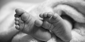 Denuncian posible negligencia tras muerte de bebé en clínica de Guadalupe Hidalgo