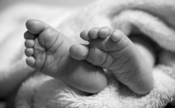 Denuncian posible negligencia tras muerte de bebé en clínica de Guadalupe Hidalgo