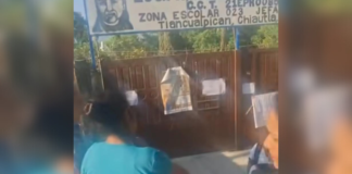 Padres de familia bloquean primaria en Tlancualpican por falta de maestros