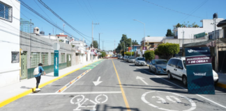 Pepe Chedraui entrega obra vial en calle de la colonia Aquiles Serdán