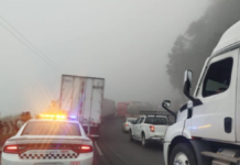 Cuatro vehículos chocan en Cumbres de Maltrata; no hay heridos
