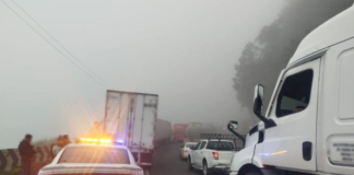 Cuatro vehículos chocan en Cumbres de Maltrata; no hay heridos