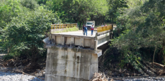 Alejandro Armenta supervisa daños por lluvias en Tlacuilotepec