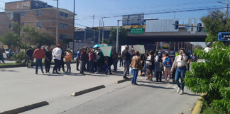 Padres del CENDI Diego Rivera bloquean la 11 sur