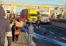 Tráiler impacta camioneta con peregrinos en Huamantla; un muerto y varios lesionados