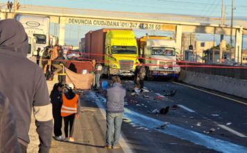 Tráiler impacta camioneta con peregrinos en Huamantla; un muerto y varios lesionados