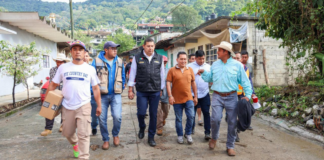 Alejandro Armenta recorre Chicontla tras afectaciones por lluvias