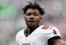 Ex NFL Antonio Brown sale de cárcel tras presunto intento de asesinato