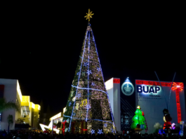 BUAP enciende su árbol navideño 2025 en el CCU