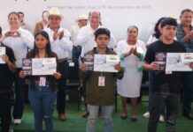 Entregan 2 mil 749 becas de conectividad a jóvenes en Xicotepec