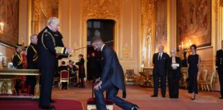 David Beckham es nombrado caballero por el rey Carlos III