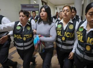 Perú emite orden de aprehensión contra Betssy Chávez