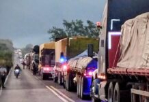 Transportistas y agricultores bloquean la Izúcar-Cuautla por segundo día