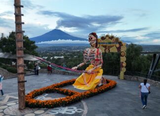 Atlixco rinde homenaje a mujeres artesanas con catrina