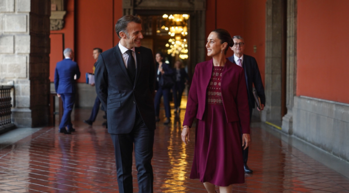 Claudia Sheinbaum recibe al presidente francés en Palacio Nacional