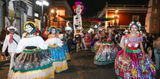 Participan mil 700 personas en desfile “Entre Vivos y Muertos”