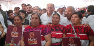 Puebla entrega 8 mdp a productores de Huauchinango afectados por lluvias