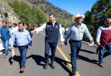 Armenta supervisa avances de Carretera Interserrana en Sierra Norte