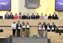 Congreso de Puebla entrega la Medalla al Mérito Docente Juan C. Bonilla