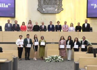 Congreso de Puebla entrega la Medalla al Mérito Docente Juan C. Bonilla