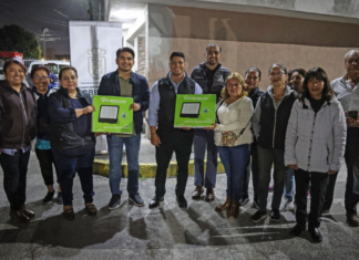 Omar Muñoz entrega reflectores en el fraccionamiento Malinalli II
