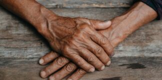 Piden pensiones Bienestar para migrantes mexicanos mayores en EU