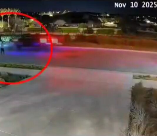 Detienen a supuesto agente migratorio por amenazar con arma a menor en EU