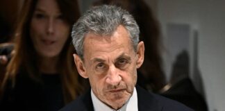 Conceden libertad condicional al expresidente francés Nicolas Sarkozy