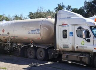 Abandonan pipa con fuga de huachigas en Santa Rita Tlahuapan