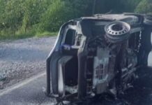 Retienen a policías y queman patrullas por presuntas extorsiones en Quimixtlán